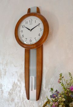Zegar ścienny drewniany Adler 20229D. Zegar ścienny drewniany z wahadłem. Zegar na ścianę z wahadłem, drewniany. Zegar drewniany orzech. Prezent na parapetówkę (3).JPG