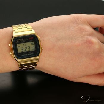 Zegarek męski w modnej prostokątnej kopercie w kolorze złotym. Zegarek to idealny pomysł na prezent i jednocześnie świetny dodatek do stylizacji. Zapraszamy!v (5).jpg