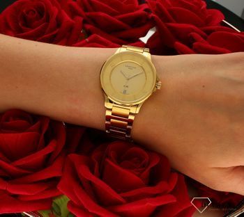 Zegarek damski w złotym kolorze Certina DS-6 Lady Chronometer C039.251.33.367.00. Zegarek Certina DS-6 Lady to uosobienie kobdfdości. Koperta w zegarku Certina DS-6 Lady ma średnicę 35  (2).jpg