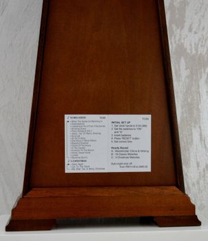 Efektowny zegar kominkowy drewniany RHYTHM Orzech CRJ749NR06 🕰  Zegar kominkowy wykonany z wytrzymałego materiału jakim jest drewno w barwie orzecha (10).JPG