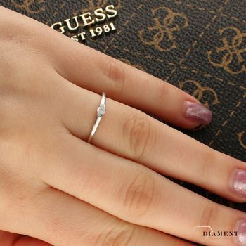 Złoty pierścionek  Diament z białym złotem  585 DIAMENT EA32358W.jpg