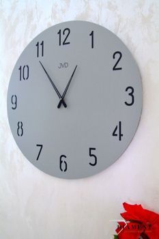 Zegar na ścianę do salonu duży 70 cm HC43. Ciemne, wycięte cyfry arabskie. Duży szary zegar z czarnymi cyframi arabskimi.  (7).JPG