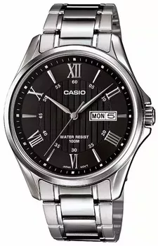 Zegarek męski Casio Classic MTP-1384D-1AVEF  klasyczna srebrna bransoleta, czarna tarcza. Zegarek posiada rzymskie cyfry w kolorze srebrnym oraz w srebrnym kolorze wskazówki..webp