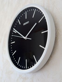 Zegar ścienny srebrny Seiko cichy mechanizm QHA009S (3).JPG