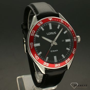 Zegarek męski Classic LORUS Czarny pasek RH941NX9. Zegarek męski z czarnym paskiem skórzanym o gładkiej fakturze. Tarcza zegarka zachowana w czarnej, męskiej kolorystyce z wyraźnymi i czytelnymi indeksami (2).jpg