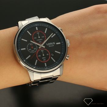 Zegarek męski Lorus Classic Chronograph RM397GX9. Klasyczny zegarek męski marki Lorus o sportowym charakterze z czerwonymi wstawkami na tarczy. Tarcza zegarka o ciemnej kolorystyce z jasnymi indeksami (4).jpg