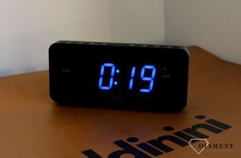 Zegar biurkowy budzik sieciowy z dużymi wyraźnymi niebieskimi cyframi LED. Długość 16 cm. Cyfry 3 cm. Budzik cyfrowy JVD. Budzik z cyframi JVD (1).JPG