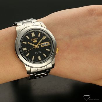 Zegarek męski Seiko 5 Automatic SNKK17K1. Zegarek męski z automatycznym mechanizmem. Wygodny i czytelny datownik, które ukazuję aktualny dzień tygodnia i miesiąca. Idealny zegarek na prezent dla eleganckiego mężczyzny (1).jpg