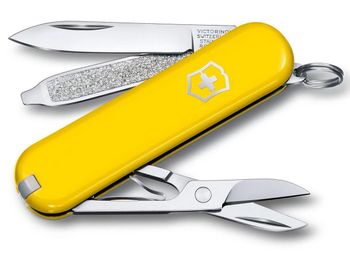 Victorinox Classic SD 0.6223.8G – kompaktowy scyzoryk szwajcarski z 7 funkcjami. Żółta obudowa, długość 58 mm, waga 21 g. Idealny do codziennego użytku.1.jpg