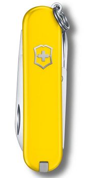 Victorinox Classic SD 0.6223.8G – kompaktowy scyzoryk szwajcarski z 7 funkcjami. Żółta obudowa, długość 58 mm, waga 21 g. Idealny do codziennego użytku.2.jpg