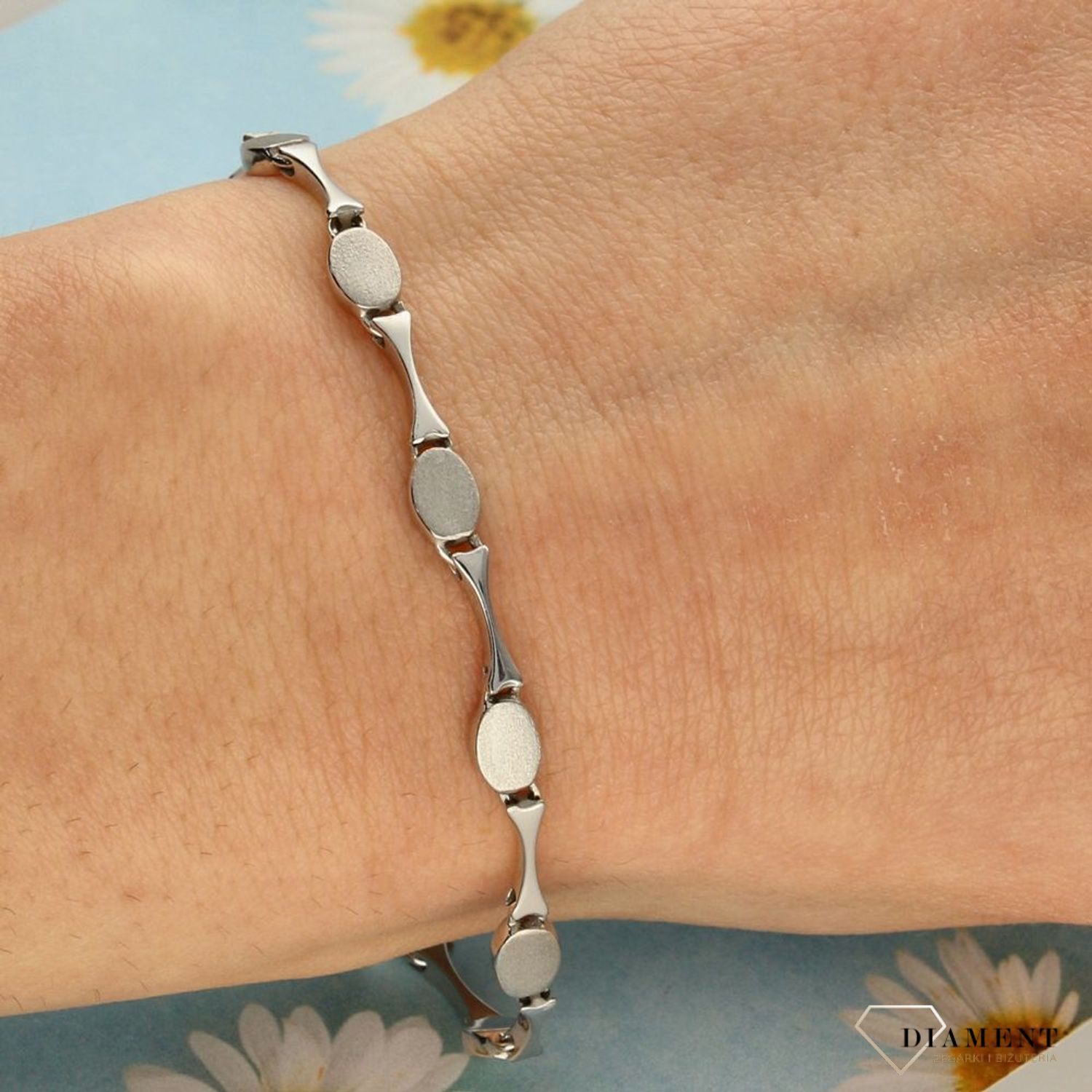 Bransoletka białe złoto płaskie oczka. Złote Bransoletki Damskie w Sklepie z Biżuterią zegarki-diament.pl to idealny pomysł na prezent dla kobiety..jpg