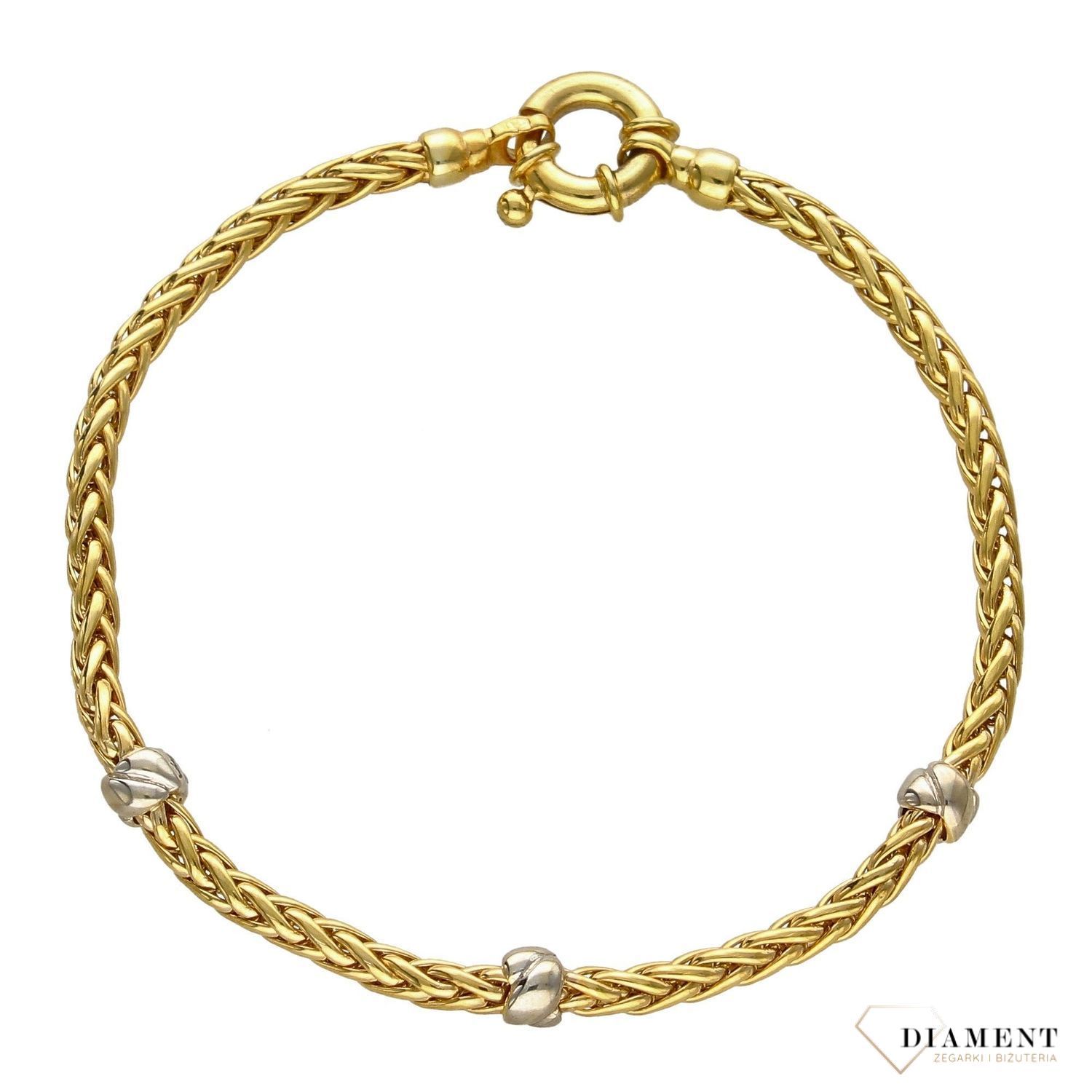 Niepowtarzalna złota bransoletka wzorem przypominającym warkocz, ozdobionym trzema białymi kuleczkami w kolorze białego złota. Idealna na prezent.  (2).jpg