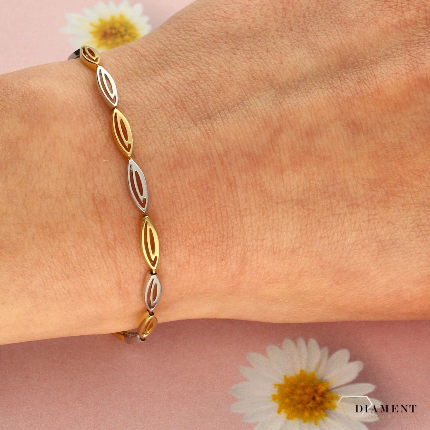 Piękna złota bransoletka wykonana z najwyższej jakości złota, próby 585. Bransoletka bicolor w kolorach białego i żółtego złota. Wygodne zapięcie na karabińczyk.  (2).jpg