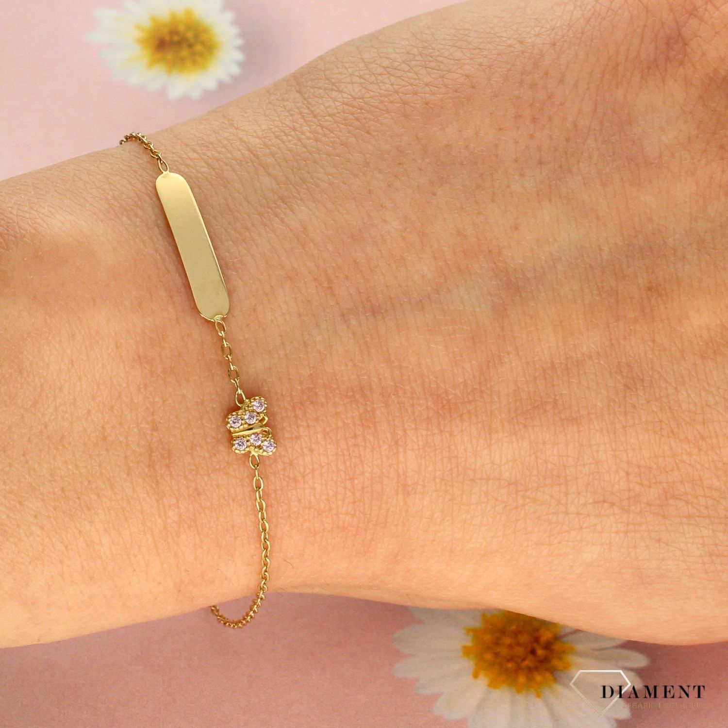 Urocza złota bransoletka wykonana z wysokiej jakości złota próby 585. Idealna na prezent dla małej dziewczynki. Bransoletka z zawieszką motylek.  (2).jpg