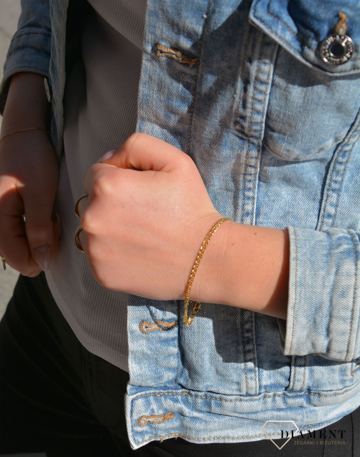 Złota bransoletka została wykonana z najwyższej jakości złota próby 585. Złoty dodatek, który będzie pasował do większości stylizacji i tworzył modny set.  (1).jpg