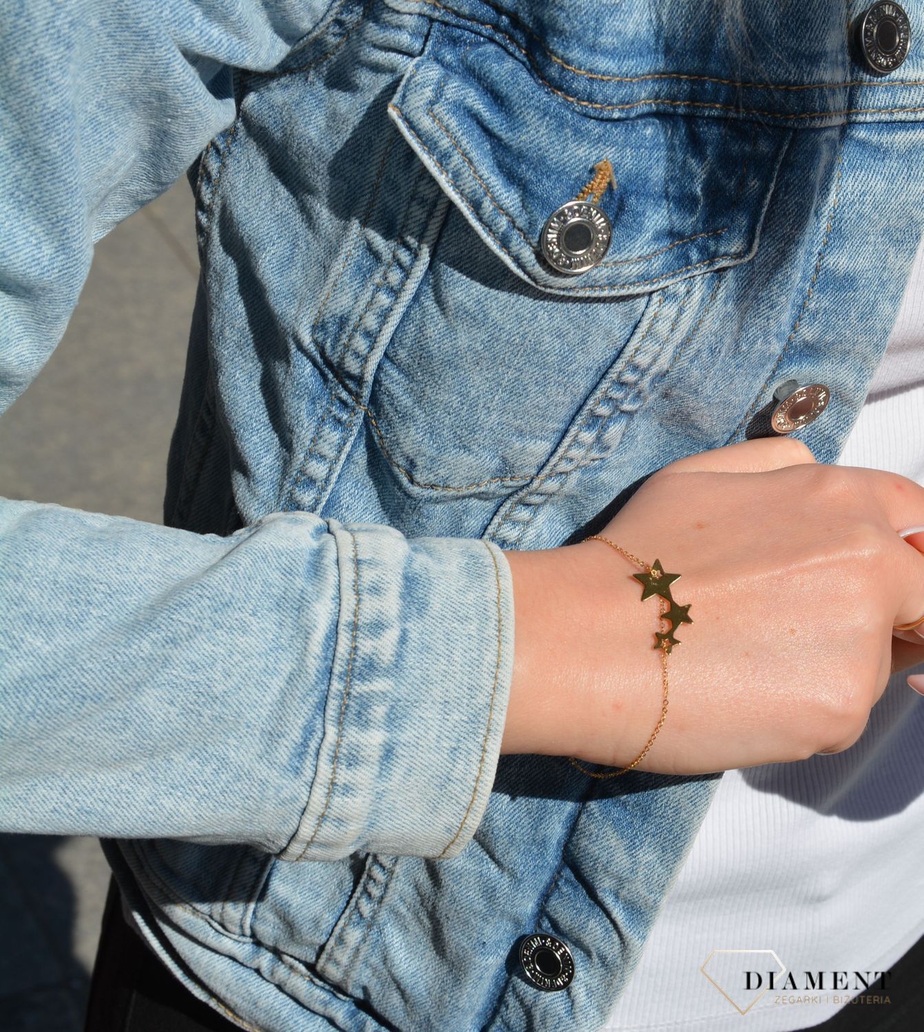 Złota bransoletka z motywem gwiazdek. Delikatna bransoletka na ażurkowym łańcuszku to świetny dodatek do wielu stylizacji, która przypadnie do gustu. Na prezent.  (1).jpg