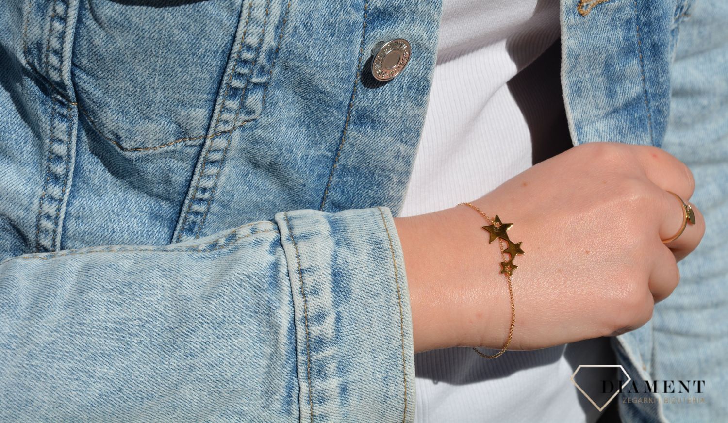 Złota bransoletka z motywem gwiazdek. Delikatna bransoletka na ażurkowym łańcuszku to świetny dodatek do wielu stylizacji, która przypadnie do gustu. Na prezent.  (1).jpg