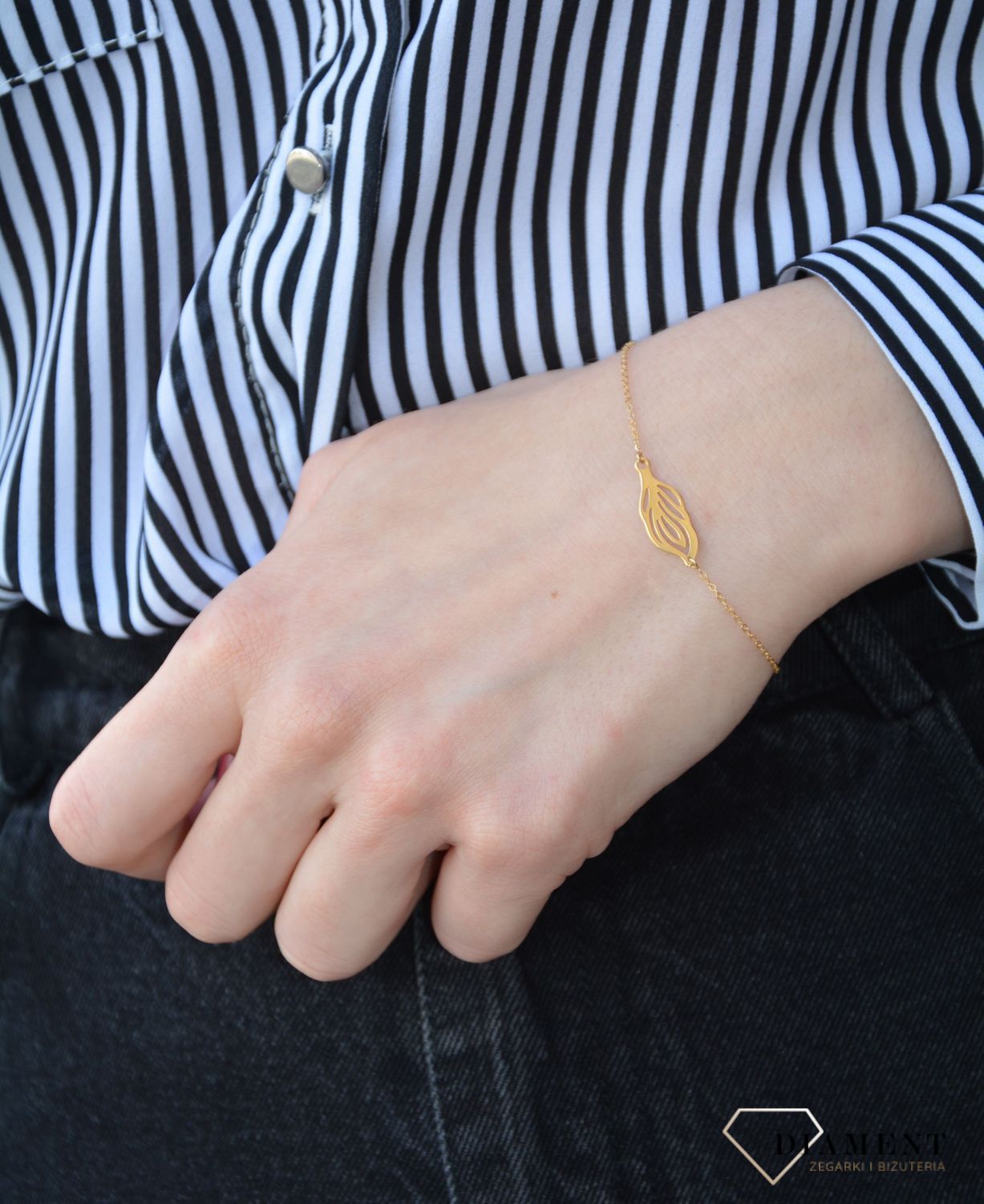 Złota bransoletka z oryginalną zawieszką o nietypowym kształcie. Świetny pomysł na prezent. Prezent dla mamy. Zapraszamy! Darmowa dostawa!  (1).jpg