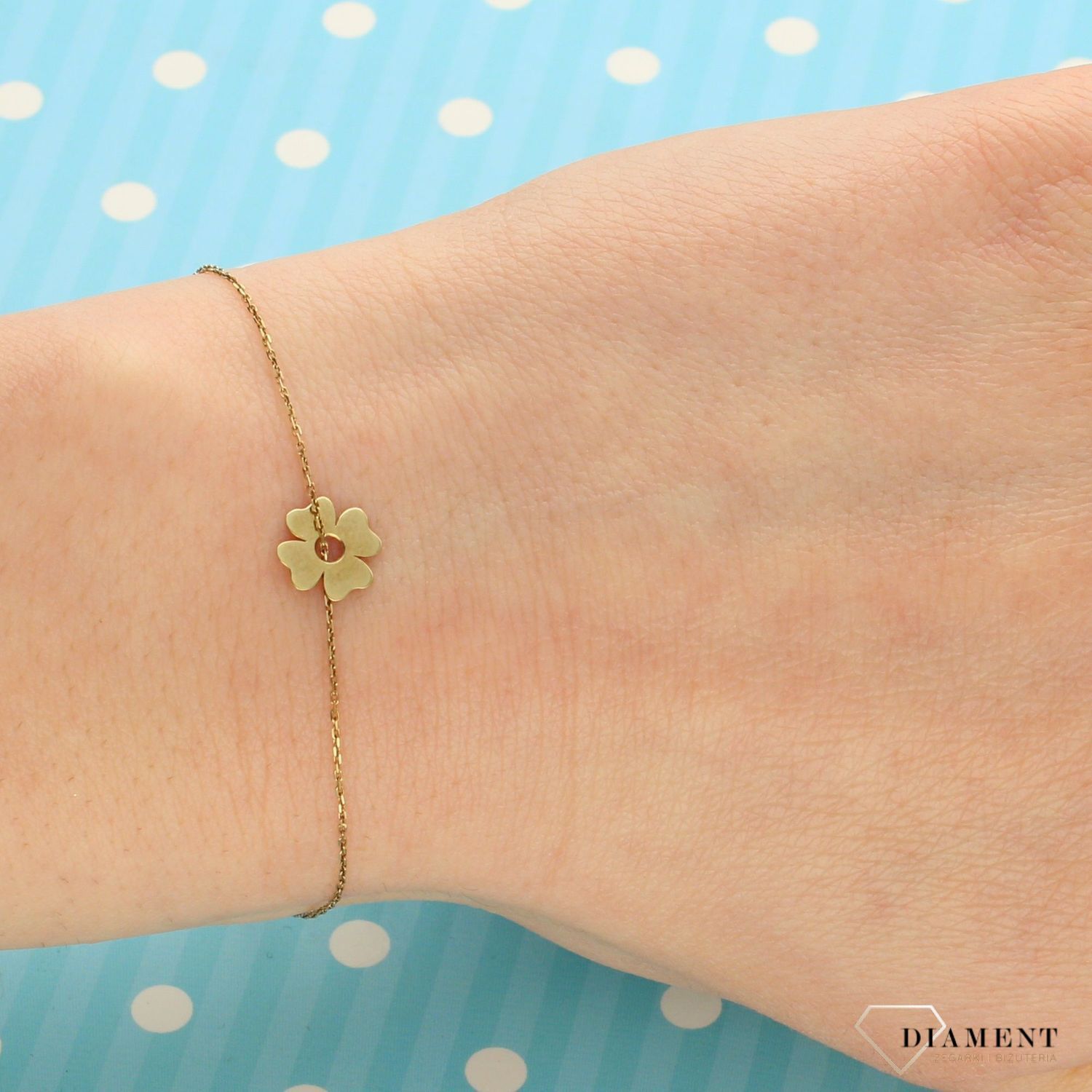 Złota bransoletka koniczynka to wspaniały przykład że zakładając złoto można czuć się elegancko i romantycznie. Taka bransoletka może być idealnym prezentem.  (1).jpg