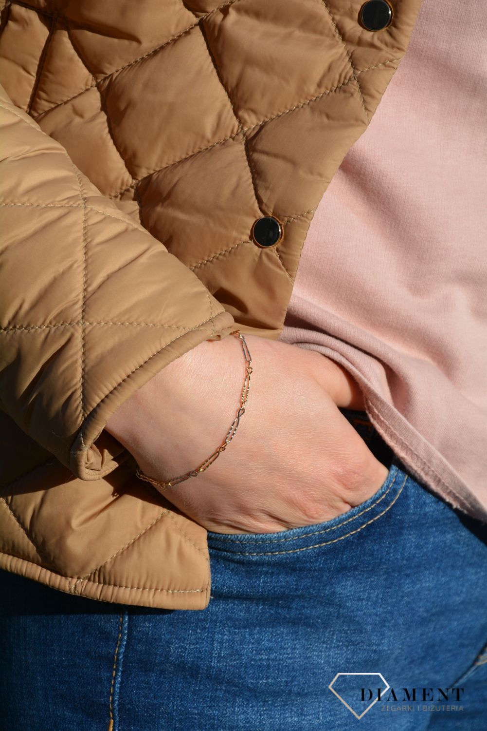 Złota bransoletka o ciekawym i niepowtarzalnym wzorze wykonanym w kolorach żółtym oraz białym. Delikatna bransoletka. Idealny pomysł na prezent. Prezent dla mamy.  (2).jpg