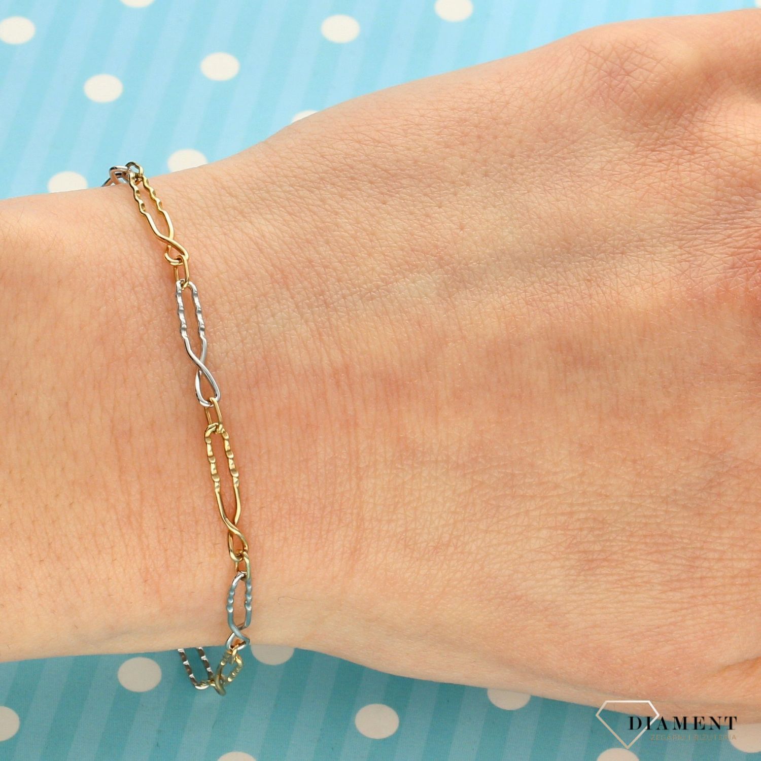 Złota bransoletka o ciekawym i niepowtarzalnym wzorze wykonanym w kolorach żółtym oraz białym. Delikatna bransoletka. Idealny pomysł na prezent. Prezent dla mamy.  (2).jpg