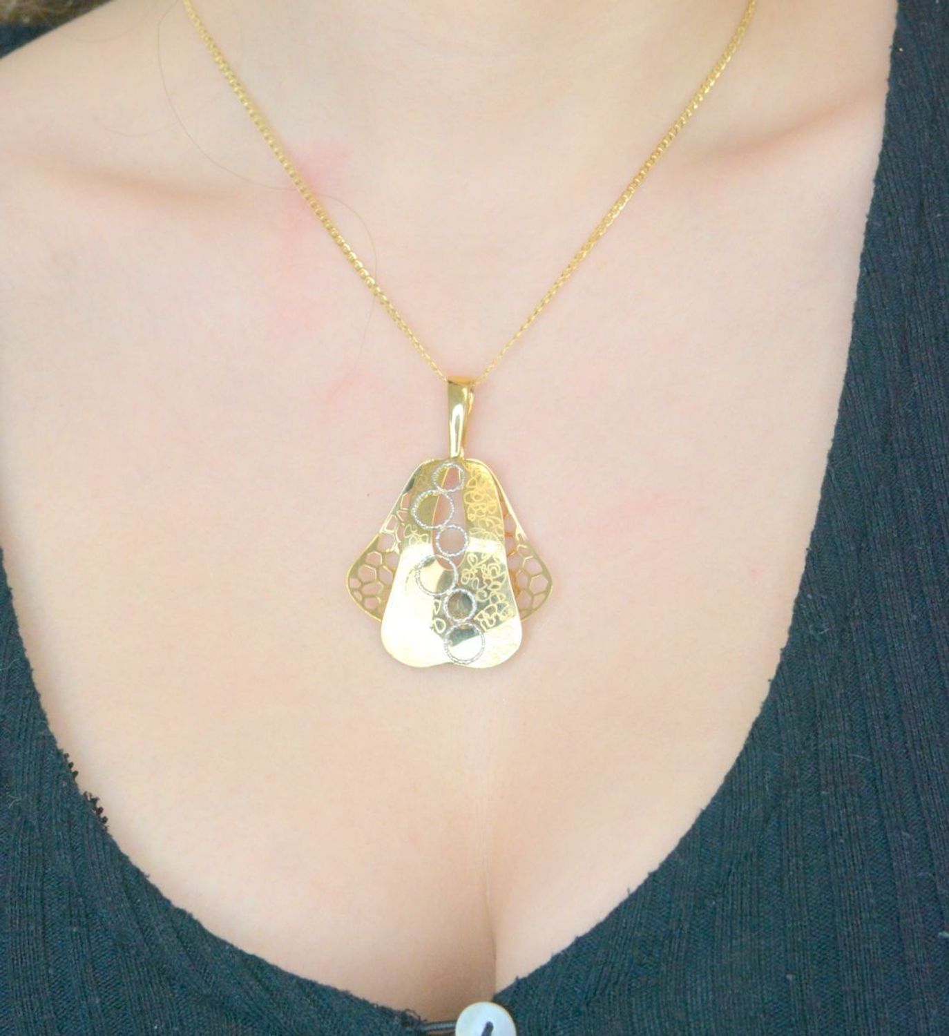 Duża złota zawieszka podwójna blaszka z kółkami nowoczesny wzór, próba 585 000000-177. Złota duża zawieszka. Zawieszka plaster miodu. Podwójna złota zawieszka. Duża złota biżuteria. Na prezent. 1.jpg