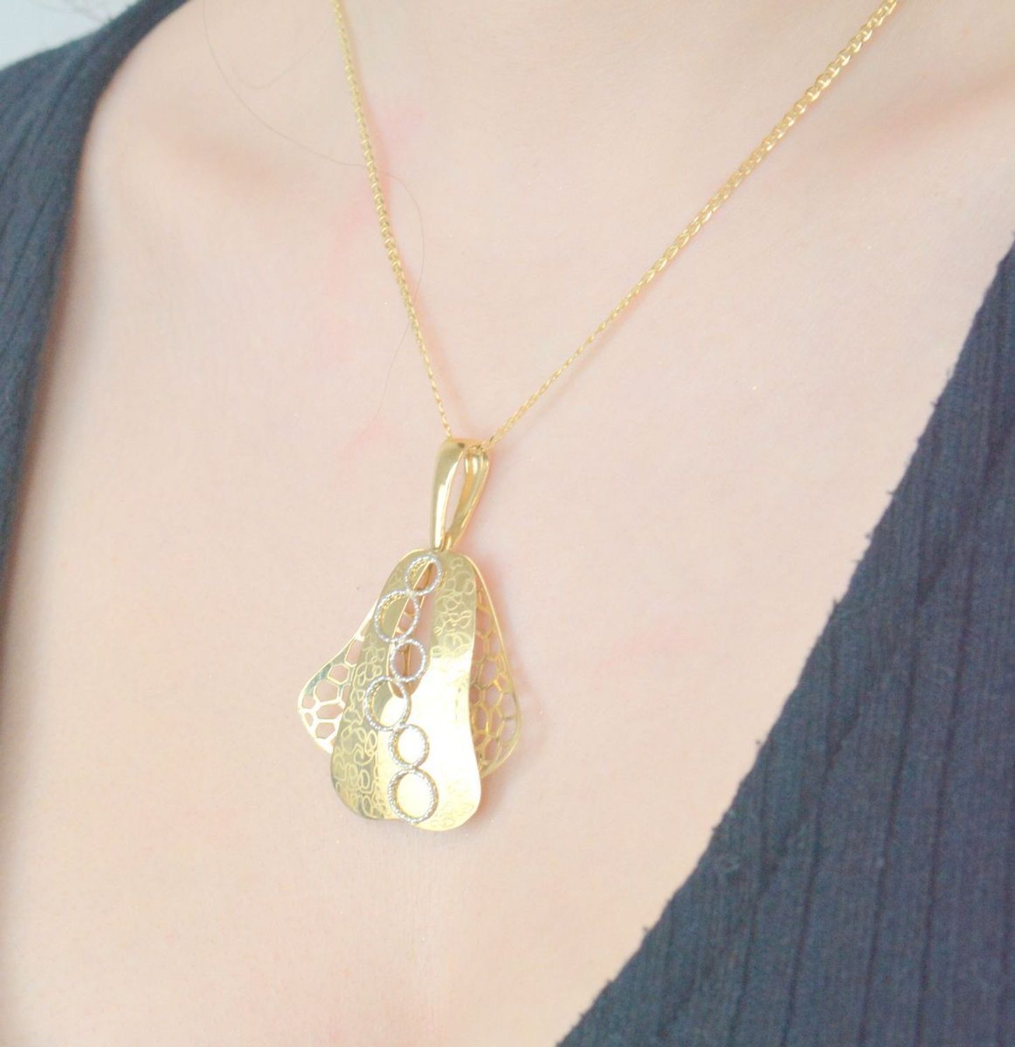 Duża złota zawieszka podwójna blaszka z kółkami nowoczesny wzór, próba 585 000000-177. Złota duża zawieszka. Zawieszka plaster miodu. Podwójna złota zawieszka. Duża złota biżuteria. Na prezent. 1.jpg