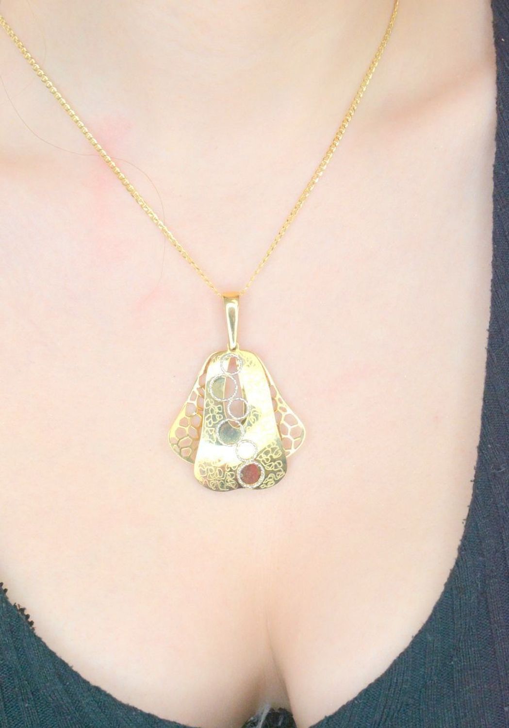 Duża złota zawieszka podwójna blaszka z kółkami nowoczesny wzór, próba 585 000000-177. Złota duża zawieszka. Zawieszka plaster miodu. Podwójna złota zawieszka. Duża złota biżuteria. Na prezent. 1.jpg