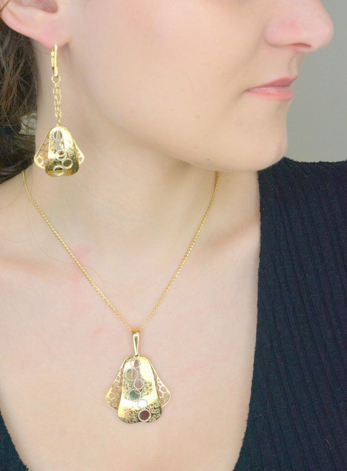 Duża złota zawieszka podwójna blaszka z kółkami nowoczesny wzór, próba 585 000000-177. Złota duża zawieszka. Zawieszka plaster miodu. Podwójna złota zawieszka. Duża złota biżuteria. Na prezent. 1.jpg