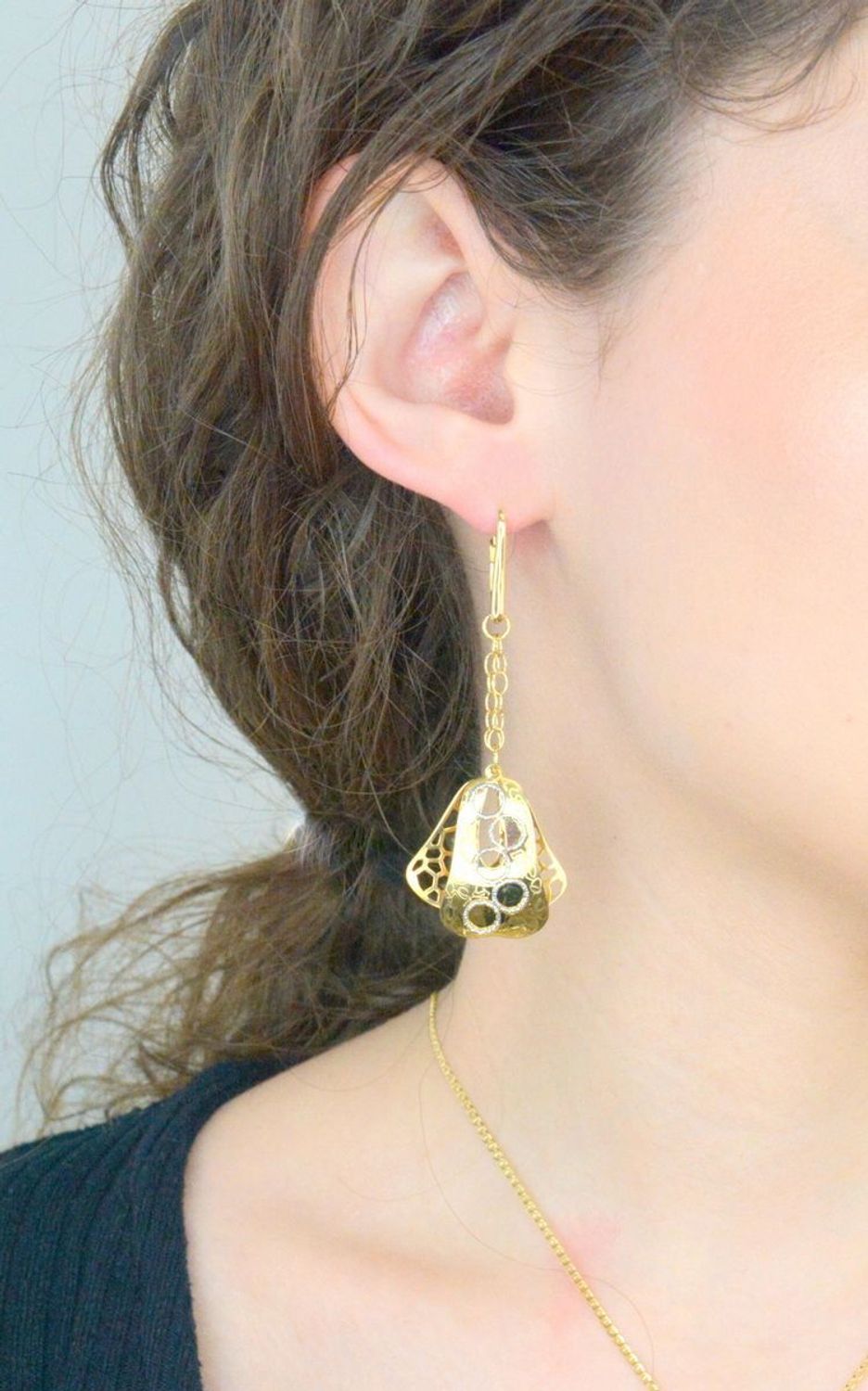 Kolczyki złote wiszące podwójny element pr 585, 000000-181. Złote kolczyki zostały wykonane z najwyższej jakości złota próby 585. Złote kolczyki zostały ozdobione podwójnymi blaszkami ażurowymi1.jpg