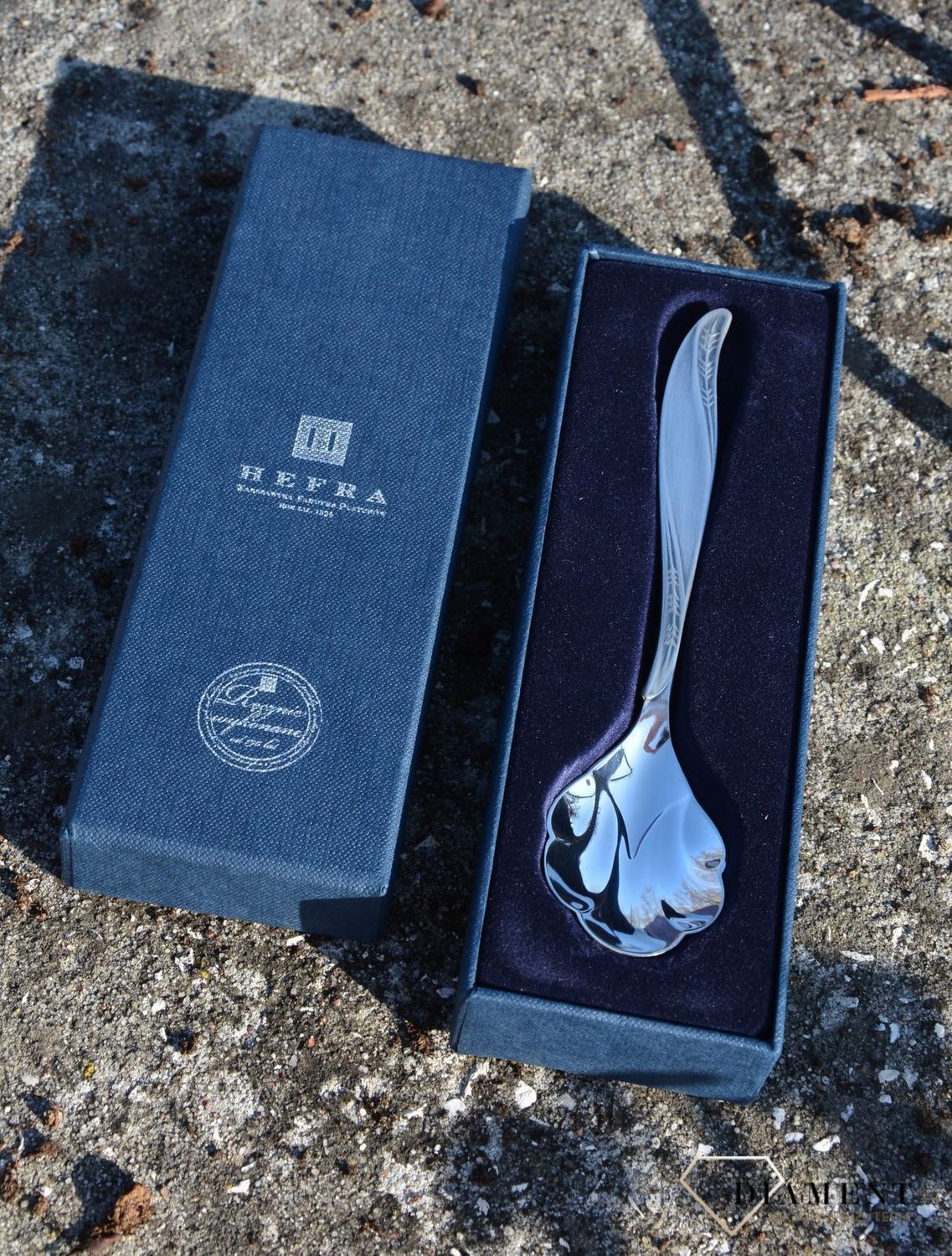 Srebrna łyżeczka do cukru 01-31-P1-24-6D. Srebrna łyżeczka idealna do cukru. Łyżeczka o bardzo efektownym wykończeniu. Łyżeczka w stylu Amerykańskim. grawer gratis.jpg