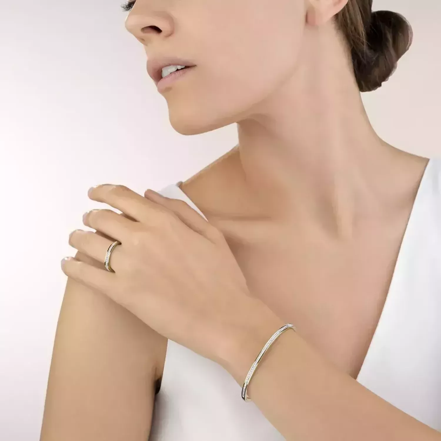 Bransoletka damska sztywny bigiel w kolorze złota  Coeur De Lion 0129331816.1.jpg