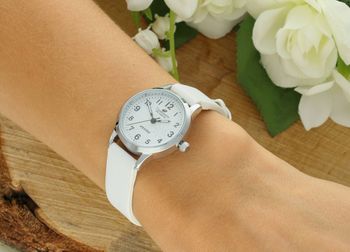 Timemaster 013-11 to stylowy zegarek dziecięcy z dokładnym mechanizmem kwarcowym, białym paskiem ze skóry naturalnej i wodoszczelnością 30M. Idealny do szkoły i na co dzień! (3).jpg