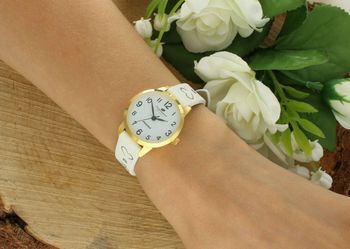 Zegarek dziecięcy Timemaster 013-2 z elegancką złotą kopertą, paskiem z motywem i precyzyjnym mechanizmem kwarcowym. Wodoszczelny i bezpieczny dla dzieci! (4).jpg
