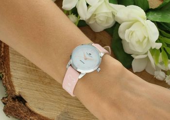 Różowy zegarek dziecięcy Timemaster 013-3 z białą tarczą, dużymi cyframi i skórzanym paskiem. Idealny prezent dla dziewczynki. Wodoszczelność 30M, japoński mechanizm (2).jpg