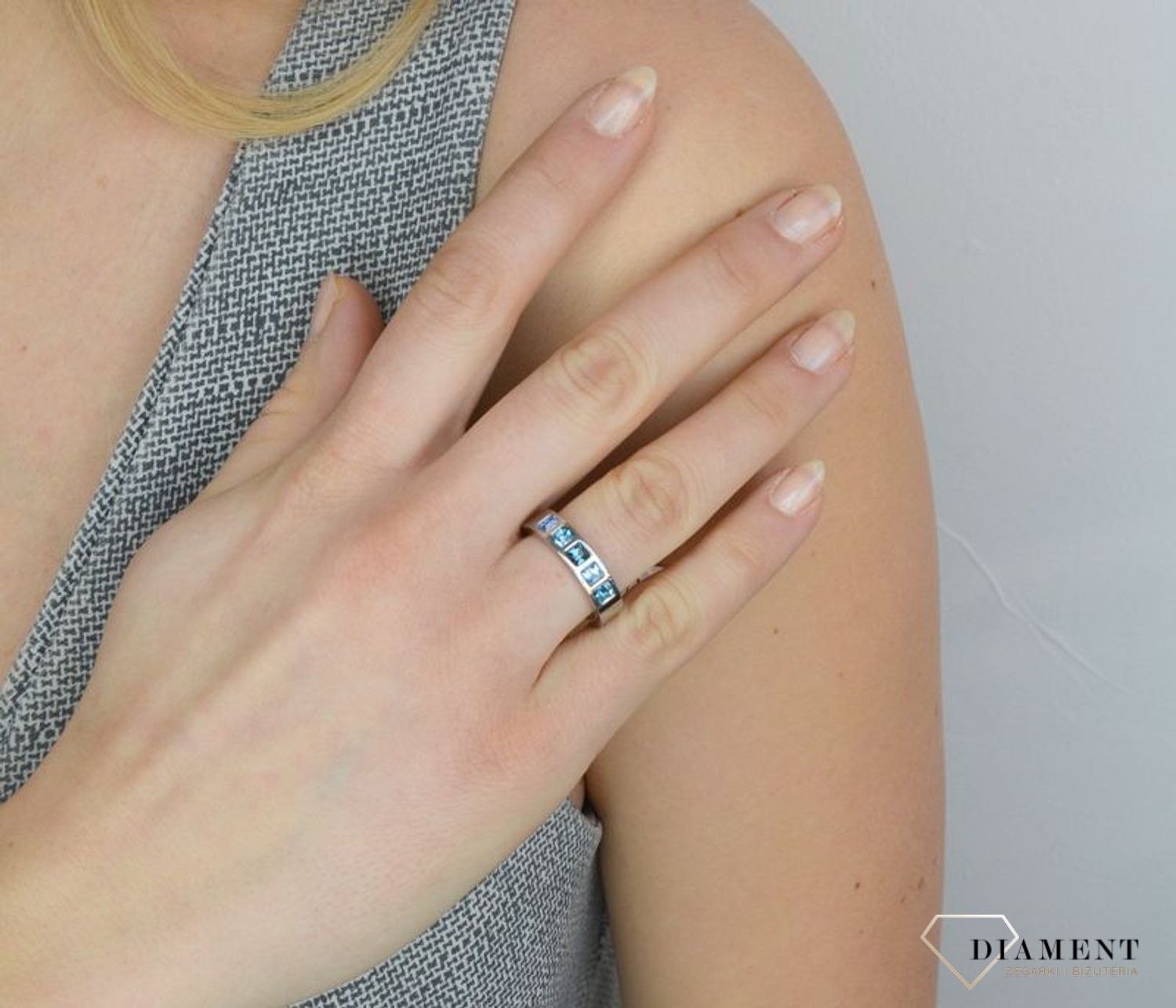 Pierścionek obrączka Swarovski niebieskie kryształy Coeur De Lion 0130400717 Piękny pierścionek damski niebieski Swarovski Coeur De Lion.jpg