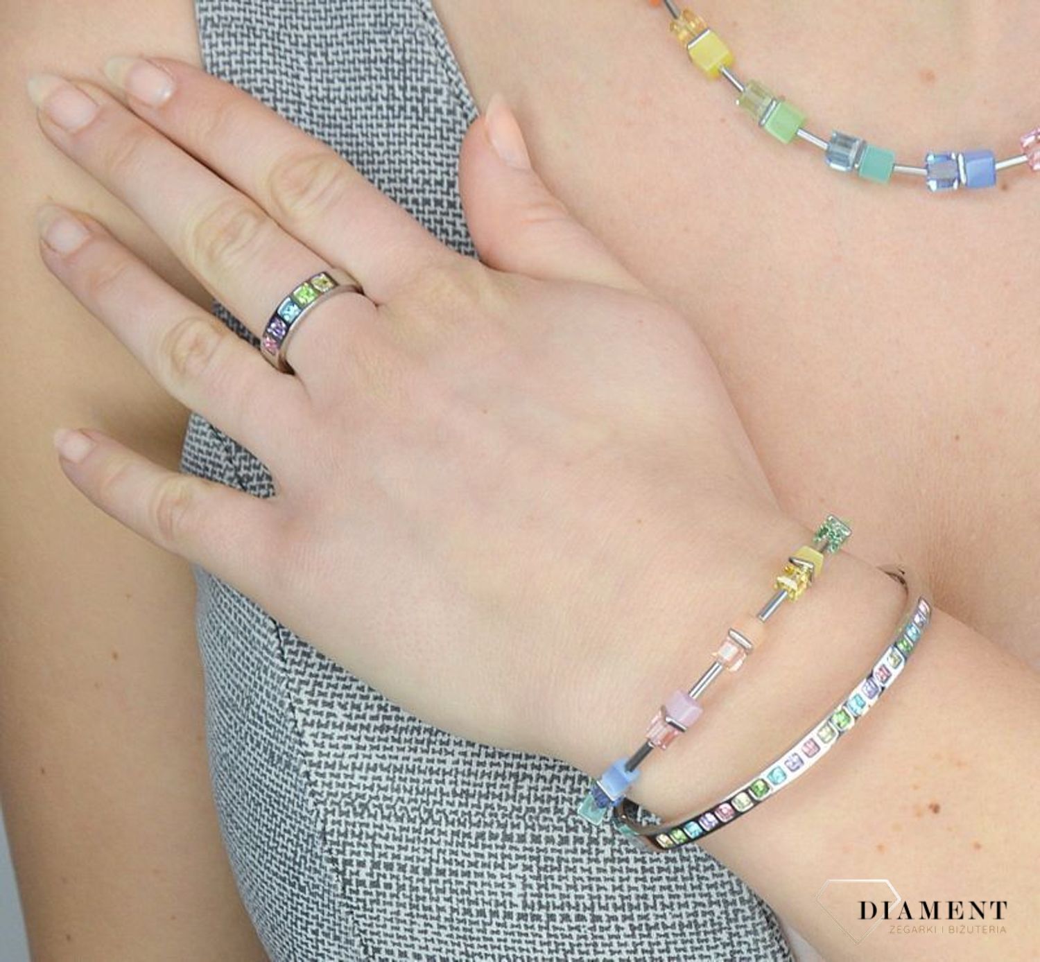 Pierścionek obrączka Swarovski różnokolorowe kryształy Coeur De Lion 0130401580 Piękny pierścionek damski niebieski Swarovski Coeur De Lion.jpg