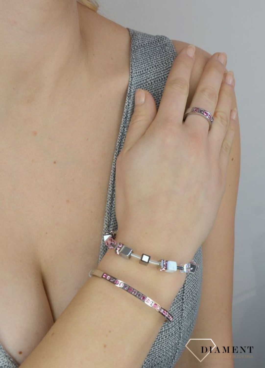 Pierścionek obrączka Swarovski różowe kryształy Coeur De Lion 0130401917.jpg