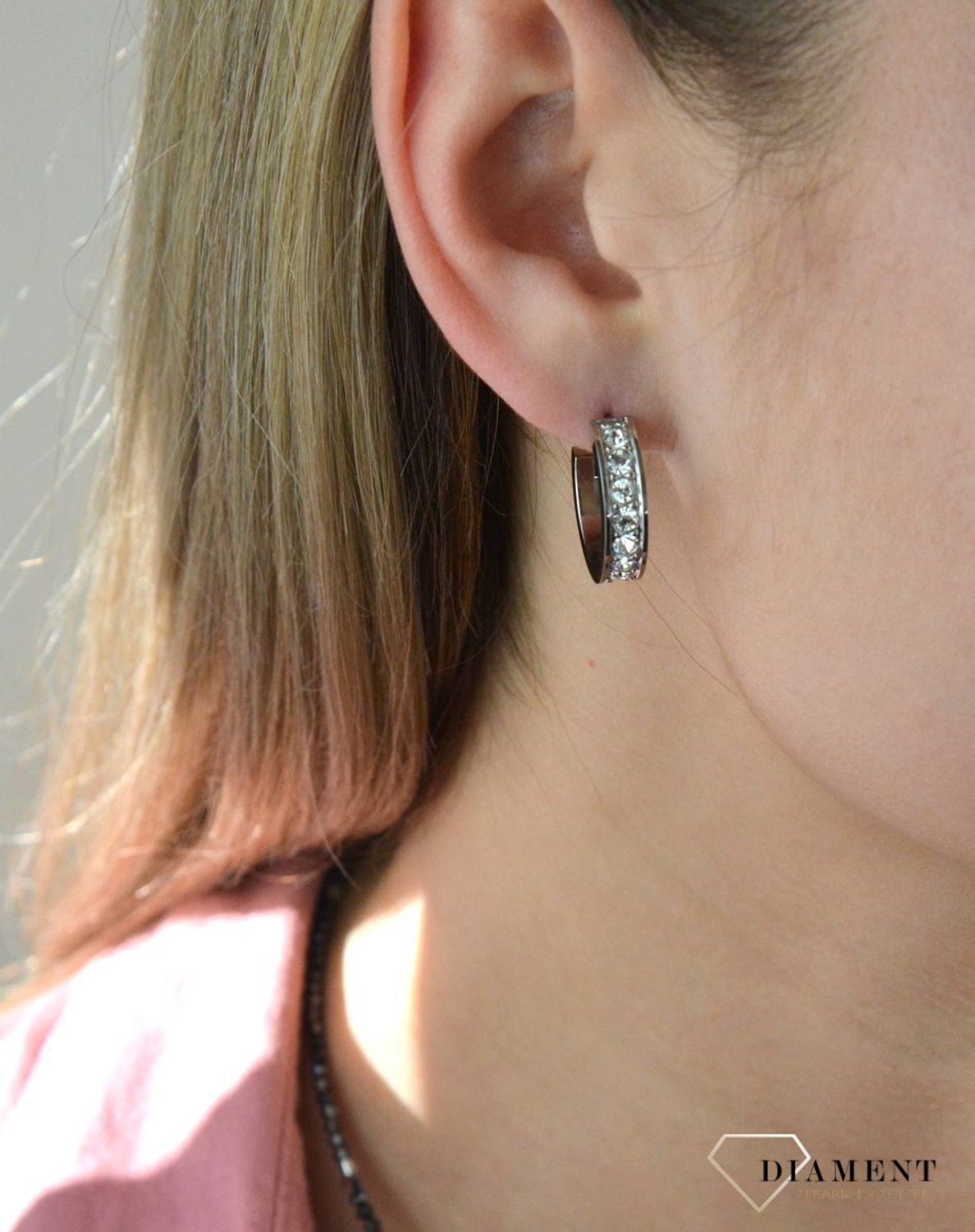 Kolczyki koła z kryształkami Swarovski białe Coeur De Lion 0131211817. Kolczyki koła z kryształkami Swarovski białe Coeur De Lion. Kolczyki koła koloru srebra Swarovski białe Coeur De Lion  to biżuteria damska.jpg