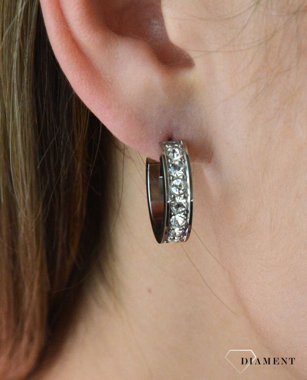 Kolczyki koła z kryształkami Swarovski białe Coeur De Lion 0131211817. Kolczyki koła z kryształkami Swarovski białe Coeur De Lion. Kolczyki koła koloru srebra Swarovski białe Coeur De Lion  to biżuteria damska.jpg