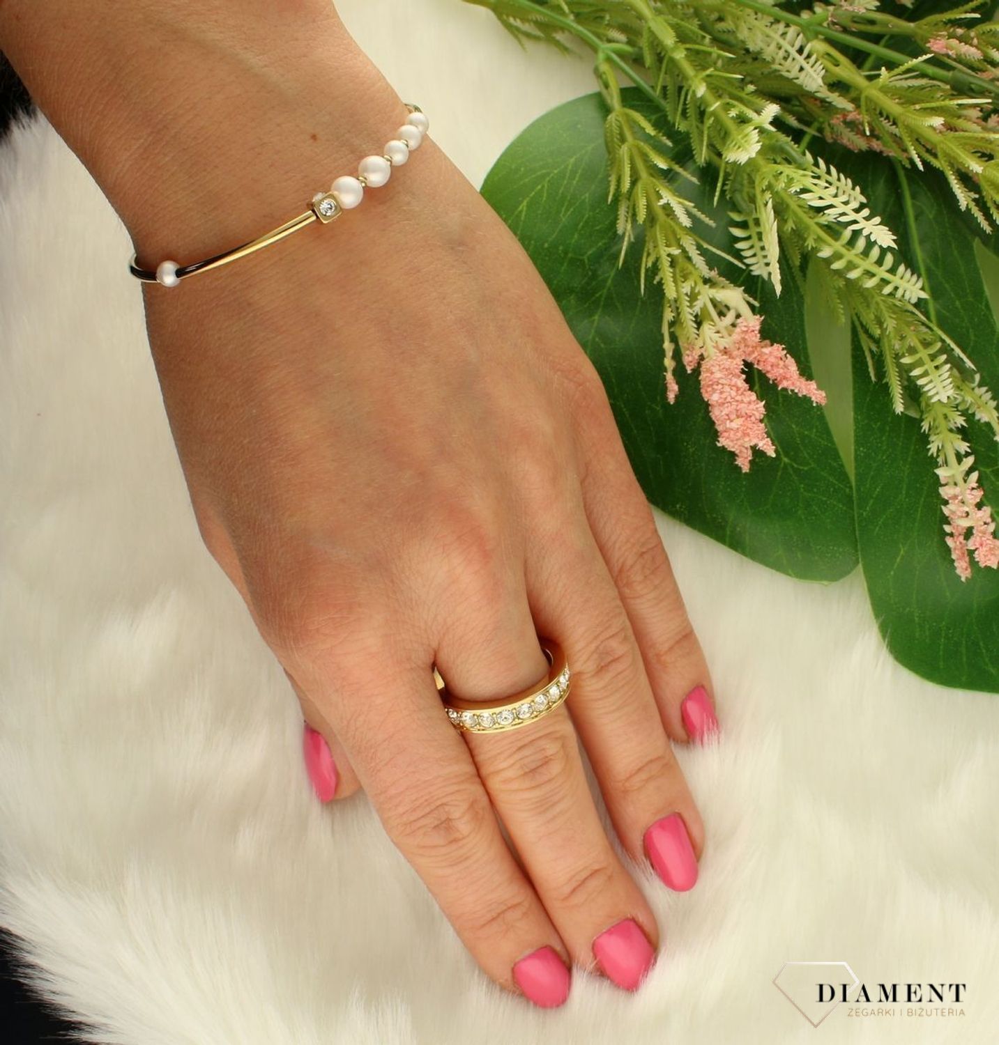 Pierścionek damski Swarovski białe kryształki Coeur De Lion 0131401816. Pierścionek damski Swarovski białe kryształki Coeur De Lion. Pierścionek damski kolorowy Swarovski Coeur De Lion to prosta stalowa biżute.jpg