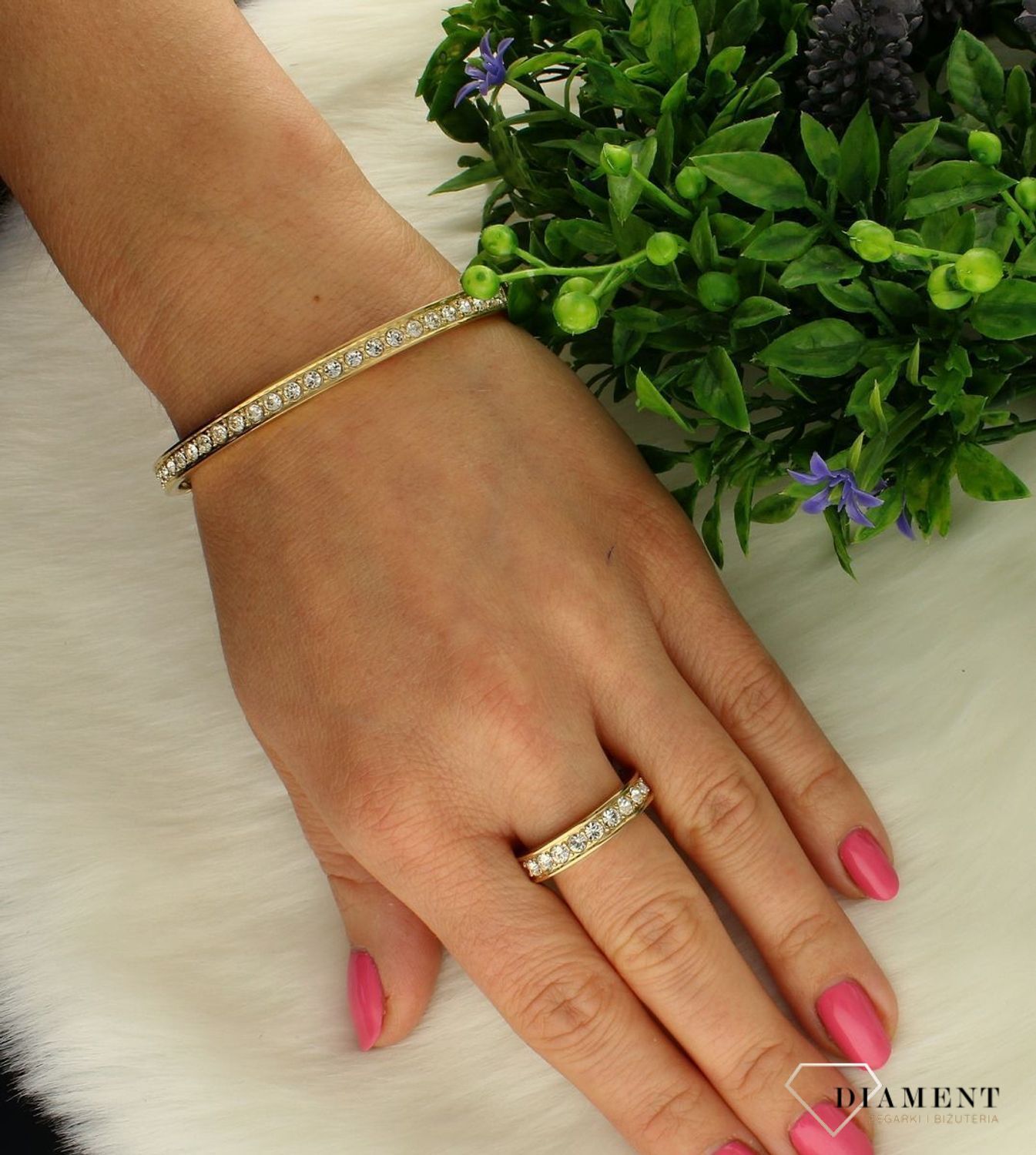 Pierścionek damski Swarovski białe kryształki Coeur De Lion 0131401816. Pierścionek damski Swarovski białe kryształki Coeur De Lion. Pierścionek damski kolorowy Swarovski Coeur De Lion to prosta stalowa biżute.jpg