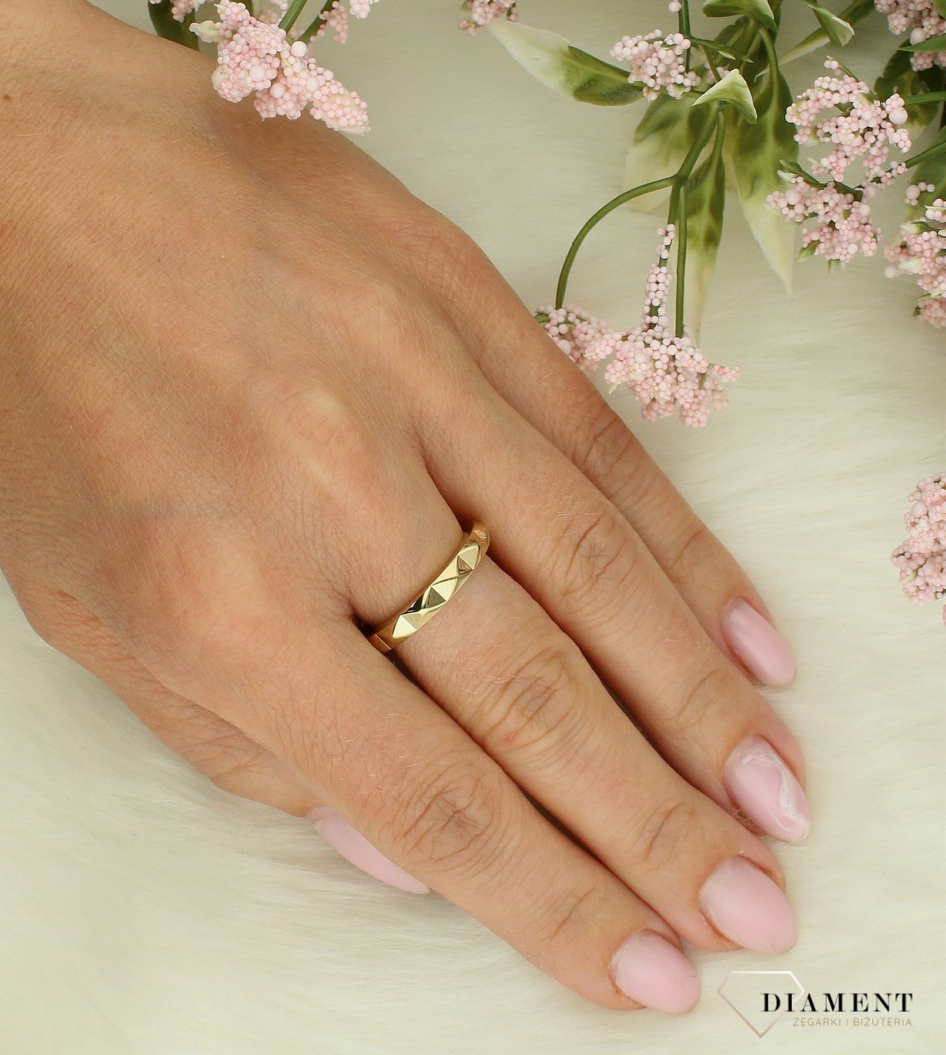 Pierścionek damski Coeur de Lion Spikes złoty 0135401600. Pierścionek damski Coeur de Lion. Stalowy pierścionek damski. Pierścionek na prezent. Pierścionek stalowy dla kobiety (2).jpg