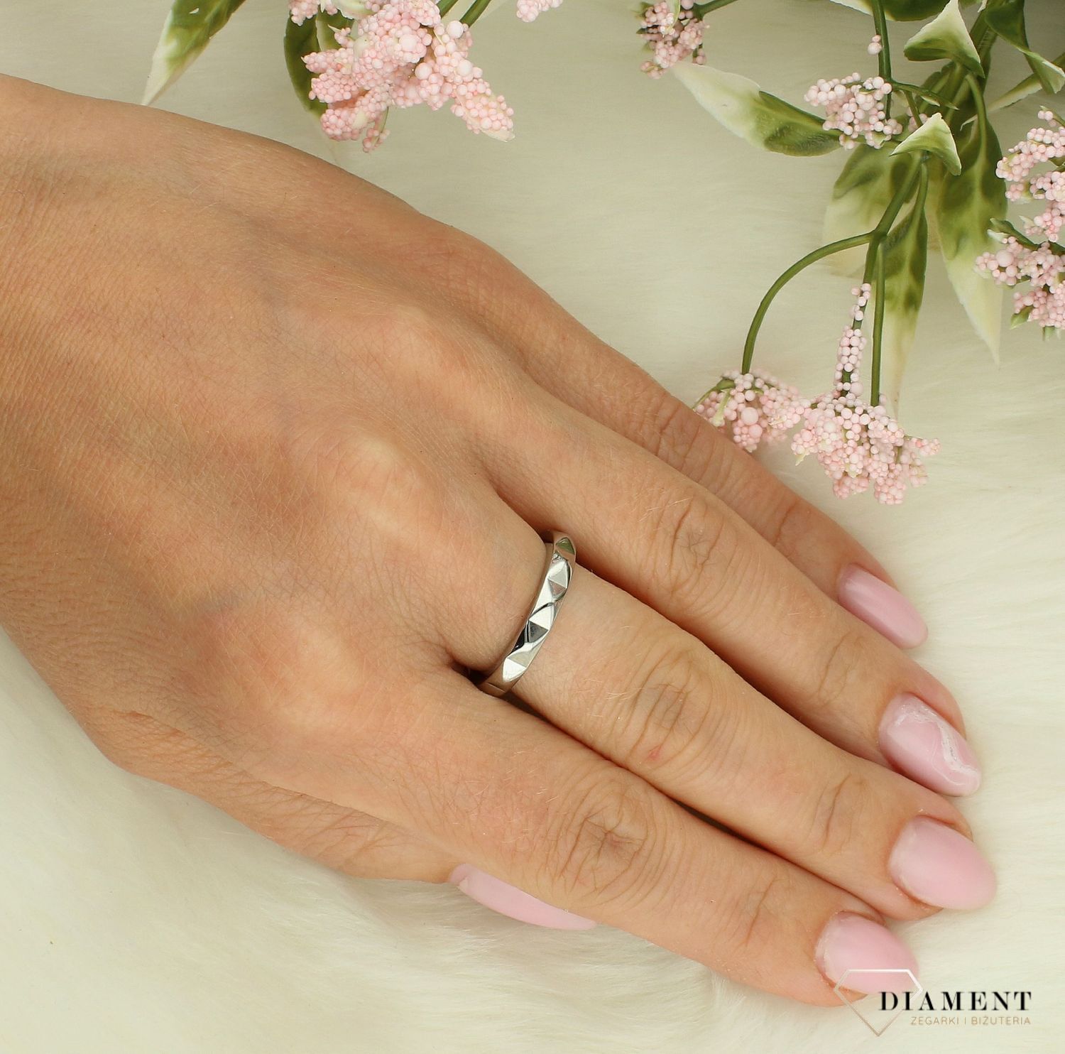 Pierścionek damski Coeur de Lion Spikes srebrny 0135401700 (1).jpg