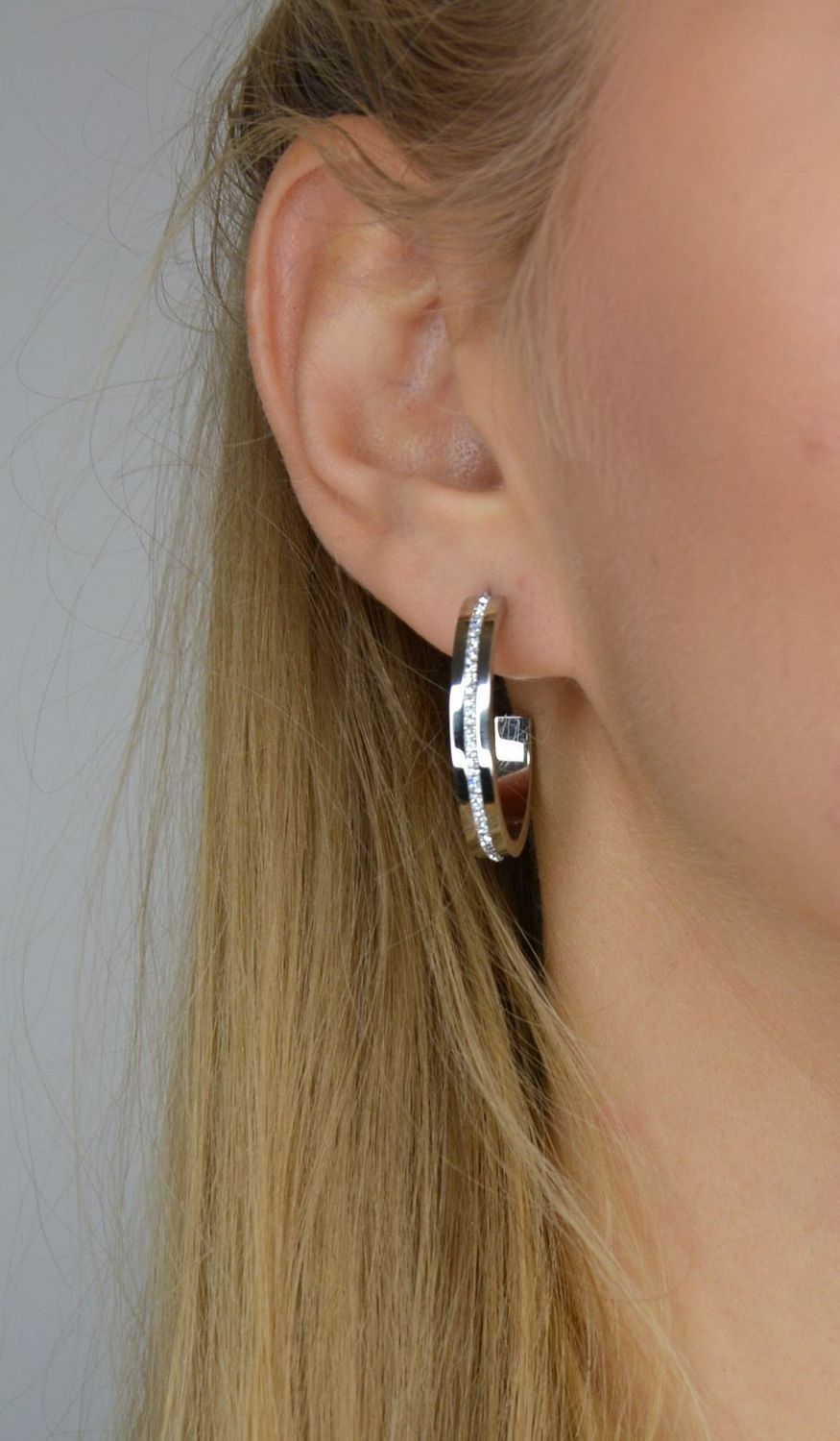 Kolczyki koła koloru srebra Swarovski białe Coeur De Lion 0149211817.jpg