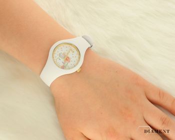 Zegarek dla dziewczynki biały Ice Watch 'Kolorowy konik' 018421. Efektowna i dziecięca tarcza zegarka ze wzorem konika- jednorożca. Biała koperta połączona z paskiem tworzą spójną całość. Zegarek dla dzie (1).jpg