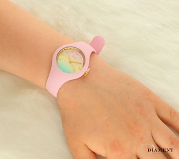 Zegarek dla dziewczynki Ice-Watch 'Kolorowa tarcza' 021432. Zegarek dziecięcy dla dziewczynki. Zegarek na I Komunie Świętą. Zegarek posiada silikonowy pasek w różowym kolorze. Idealny na prezent dla młodej dziewczyny. Komunijn (1).jpg