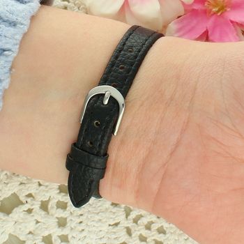 Zegarek damski Timemaster Czytelny 026-111 – owalna srebrna koperta, biała tarcza, czarny skórzany pasek tył zegarka.jpg