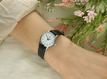 Kup zegarek damski Timemaster 026-74 z czarnym paskiem i białą tarczą. Klasyczny design, japoński mechanizm, szkło mineralne i wodoszczelność 30m. Sprawdź teraz! (2).jpg