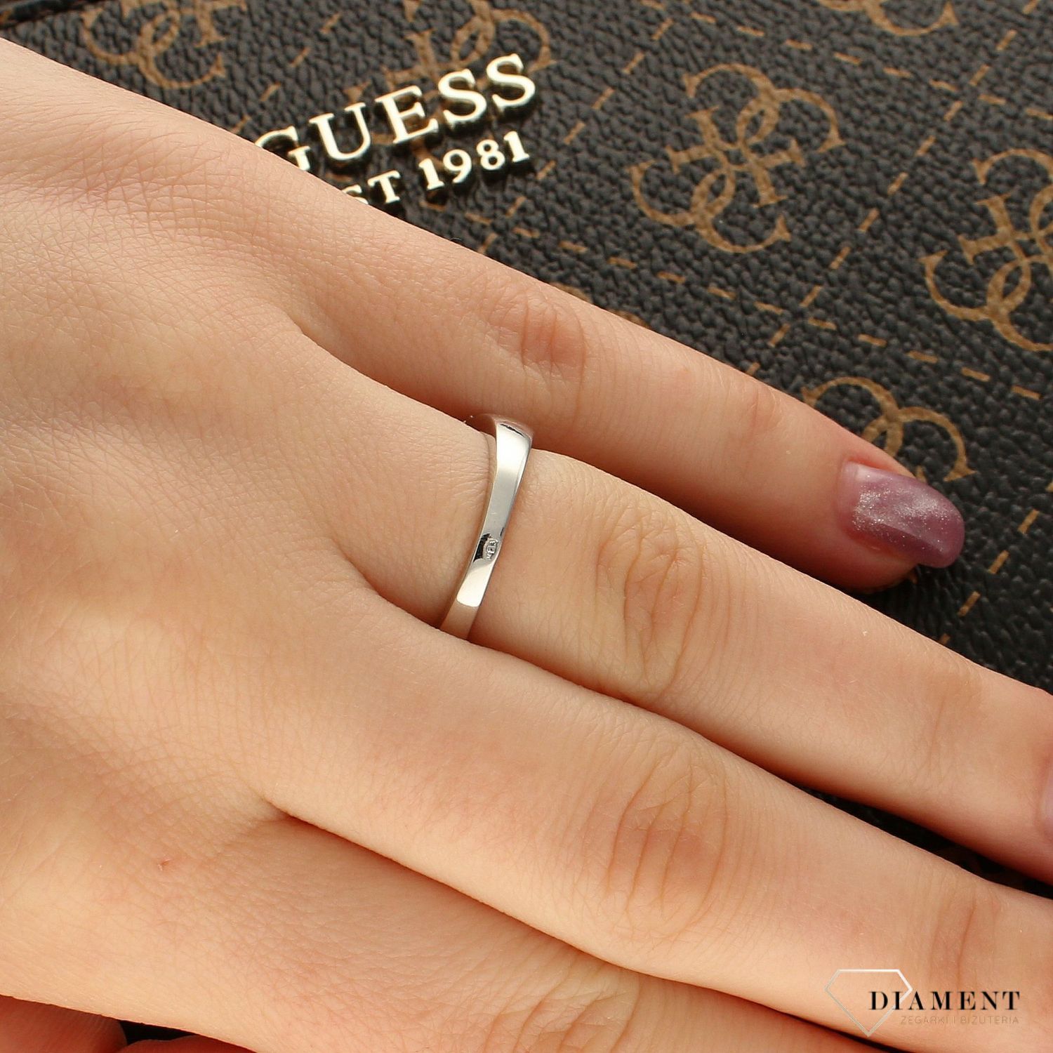 Złoty szeroki pierścionek brylantami  – Rozmiar 14  0660003215.jpg